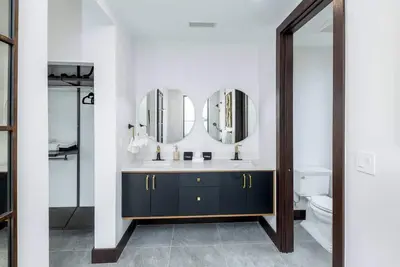 Image de Modern Two Bedroom Villa in Luxury Surroundings With Pool and Boat Dock