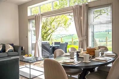 Image de A Stylish Retreat Set in a Scenic Country Club