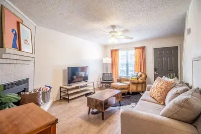 Image de Frankford Townhomes \"D\" -  Near Ttu/Garage/Central