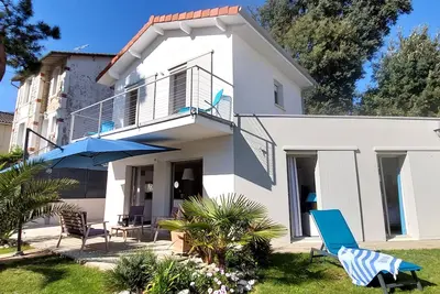 Image de Villa située dans le quartier le plus prisé de Royan - à 1mn du marché du parc