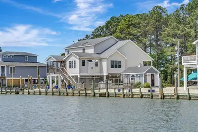Image de Your Song - Gorgeous Waterfront in Captain's Cove!