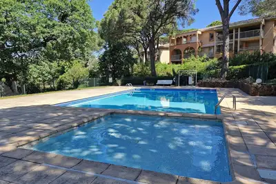 Image de Appartement en rez-de-jardin avec piscine domaine du golf de l'Estérel 2-4 pers