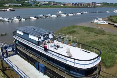 Image de Floating rooms on 185 years old lightship.