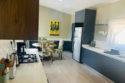 Image de Grey Lavender - Spacious 3-Bedroom Home with Garden