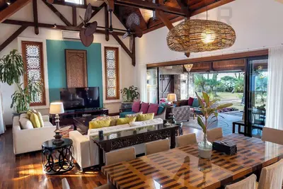 Image de Tisan : Villa de plage opulente avec piscine privée