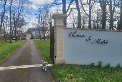 Image de Découvrez le Gîte des Loges, un havre de paix au sein du Château de Matel!