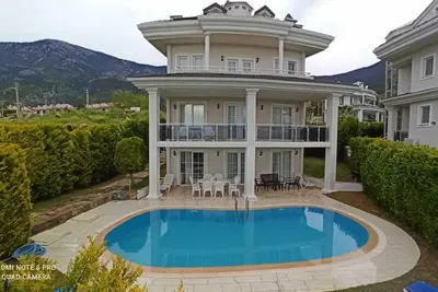 Image de Spacious 5-bedroom villa with WiFi and Ac in serene Ă–lĂĽdeniz