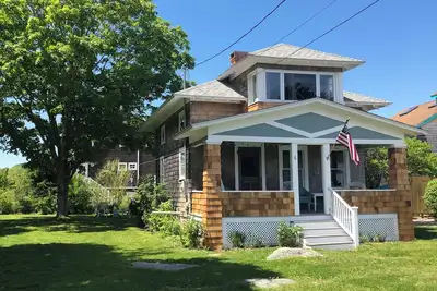 Image de Charming 3-bedroom beach cottage on Groton Long Point with water views