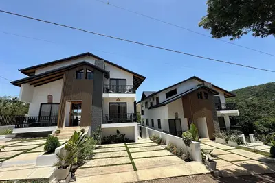 Image de Casita Curtis- luxurious 6-bedroom villa inside Hacienda Campo Verde w- WiFi, Ac