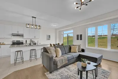 Image de Modern Nest - 4 Br House, 5 Beds, 2. 5 Baths, 3 Park
