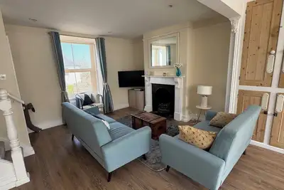 Newly refurbished gorgeous spacious 2 double bedroom house.