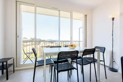 Image de Hyères - Appartement T5 - Vue Mer et Salins - Refait à neuf