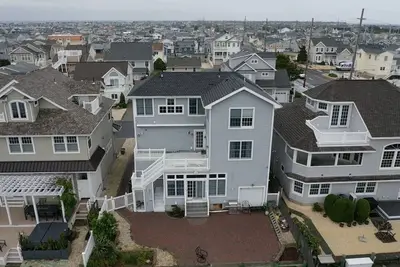 Image de Abundance, brilliance & charm in this 5 bd 3 ba beauty in Lavallette w/ WiFi, Ac