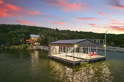 Image de The Good Life | 5 bedroom/ game room/ dock! Sleeps 17