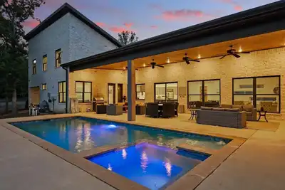 Image de Whispering Waters: Lake Front- Pool & Hot Tub