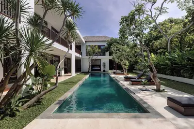 Image de Luxury  Amara Pradi Chef and Staff included  lvid5