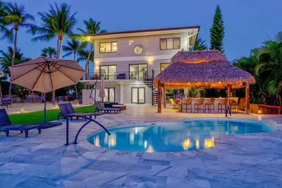 Luxury Oasis, Pool, Tiki, Dock, Near Beach