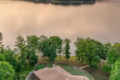 Image de Eagle`s Nest Lakehouse ~Pickleball Court ~Hot Tub