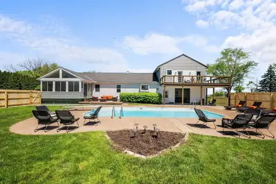 Image de Lakeview House with private pool-sleeps 20!