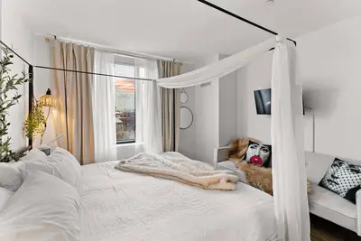 Image de South End Serenity: Your Family's Dream Getaway!