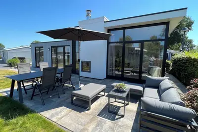 Image de Wonderfully modern vacation home directly (50 meters) on the sandy beach of Lake Veluwe