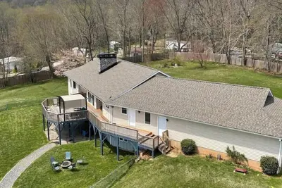 Image de Massive 4 bedroom home/Sleeps 19