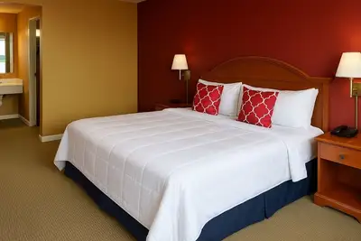 Image de Coratel Inn & Suites by Jasper Anthony-Deluxe 1 Queen Bed Non-Smoking
