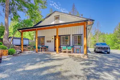 Image de 2-Cabin Ranch Retreat Near Lake Trails, Sleeps 15