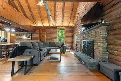 Image de Cozy Log Cabin with Hot Tub, Firepit & Prime Catskills Location