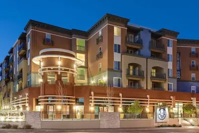 Image de Modern 2br Condo at Lawrence Station w Pool