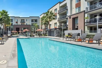 Image de Cozy 2br Condo at Lawrence Station | Pool & Bbq Area
