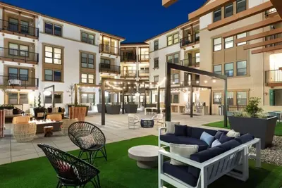 Image de Elegant 1br Condo w/ Pool & Gym at Murphy Station