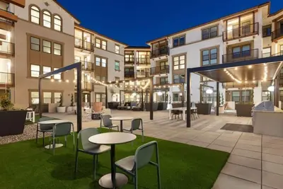 Image de Stylish 2br Condo at Murphy Station w Firepit
