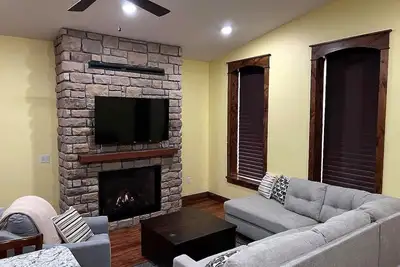 Image de Downtown Retreat Overlooking Main Street Sabetha - Modern & Cozy