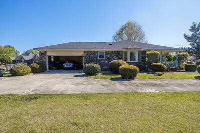 Image de 3-bedroom house in charming Sumter near Shaw Afb with WiFi, Ac. Book now