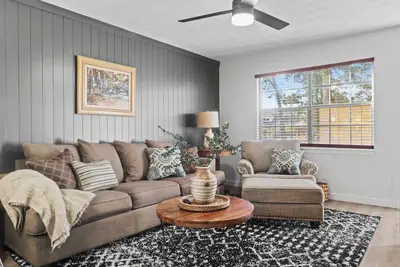 Image de 2 Br/1. 5 Ba Townhome, Near Ngmc, Pets Ok, Longer Stays Ok, In-Unit W/D