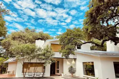 Image de Luxury Home on 100 acre Secluded Ranch, Waterfront, Little Frio Creek