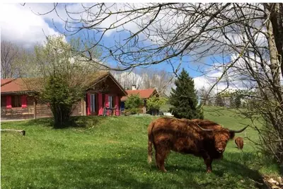 Image de Chalet au cœur de la nature à proximité d'une ferme avec des animaux