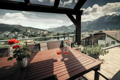 Image de Stylish Lakeview Apartment, Balcony & Free Parking