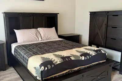 Image de Charming 2-bedroom cabin in Lakeside with WiFi and Ac