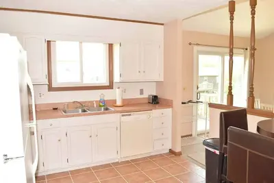 Image de Wonderful 4 Bedroom Home for the Summer!