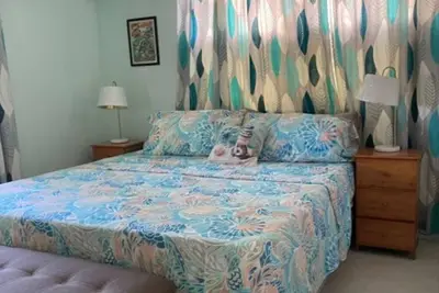 Steps from Carlisle Bay - Stylish 4br Home-Spacious Deck with Bbq, Covered Patio