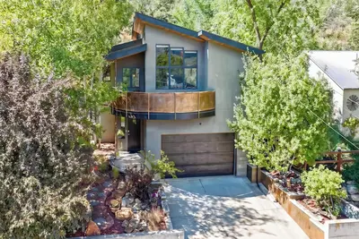 Image de Eco-Friendly, Walk to River/Mountain Trail - King Beds - Ac - Near Downtown