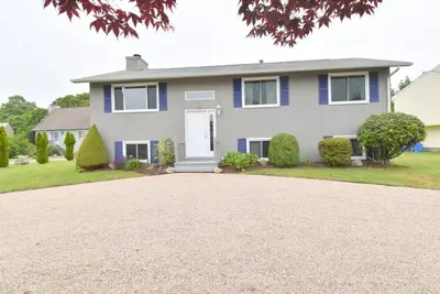 Image de Scarborough Beach Home on a Quiet road!