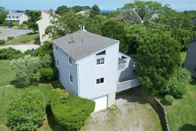 Image de Contemporary with Large Deck