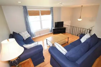 Image de This house is a 4 bedroom(s), 3 bathrooms, located in Narragansett, Ri.