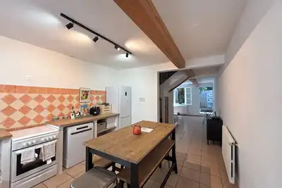 Image de Charmante maison dans le centre d Avignon climatisée avec cour extérieur