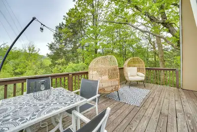 Image de Cozy Cabin w/ Fire Pit: Walk to Lake Taneycomo!