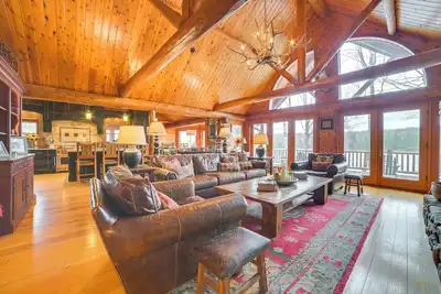 Image de Deck + Beach Access: Lakefront Cabin in Levering!