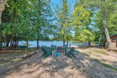 Image de Steps to Beach: Lake Cabin Retreat in Levering!